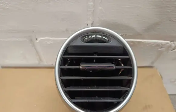 Mercedes-Benz ML W164 Dash center air vent grill A1648302154