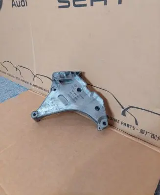 Volkswagen PASSAT CC Engine mounting bracket 03L199207 03L.199.207