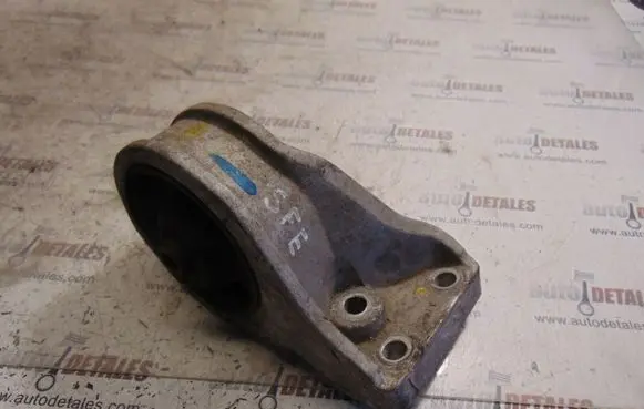 Hyundai Santa Fe Engine mount bracket