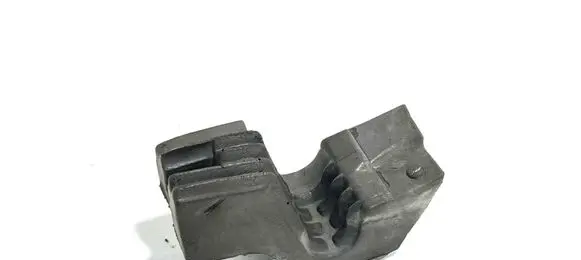 Fender mounting bracket