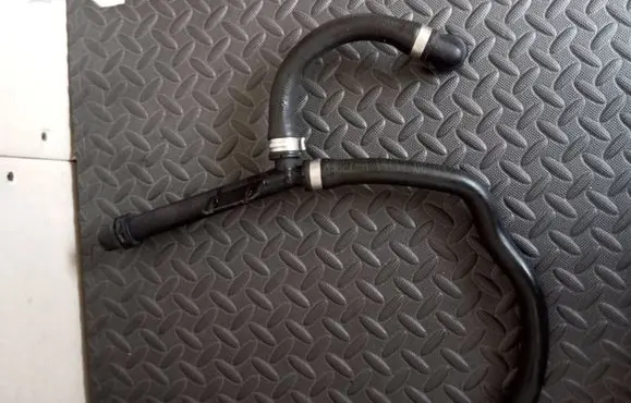 BMW X5M E70 Engine coolant pipe/hose 7576380 7576381