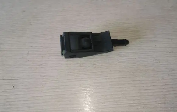 Volkswagen PASSAT B5.5 Windshield washer spray nozzle 