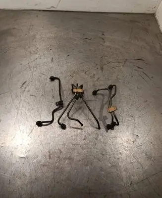 Volvo XC90 Fuel injector supply line/pipe 