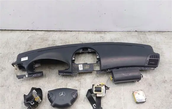 Mercedes-Benz E W211 Dashboard A2116800687