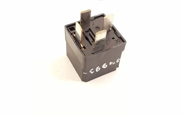 Mercedes-Benz C W205 Cruise control relay 0025428019 A0025428019