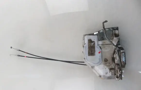 Fiat Sedici Front door lock