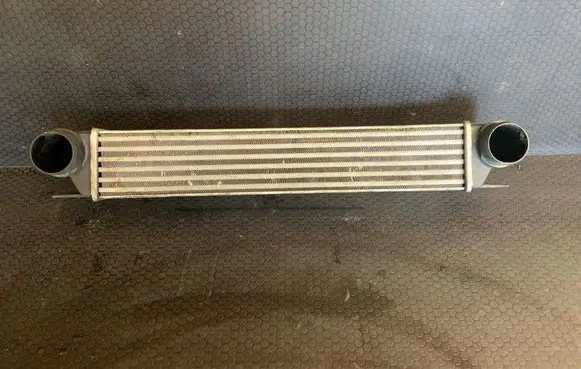 BMW 5 E39 Intercooler radiator 17512247359