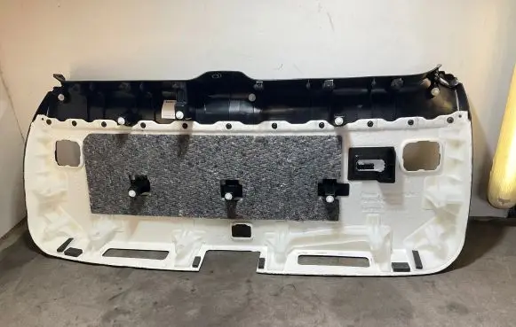 Tailgate trim