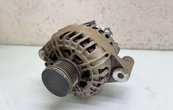 Opel Insignia A Generator/alternator 13588306