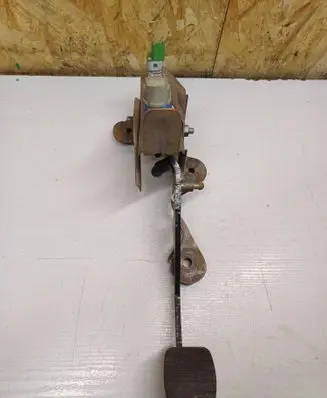 Renault Clio IV Clutch pedal 01121630