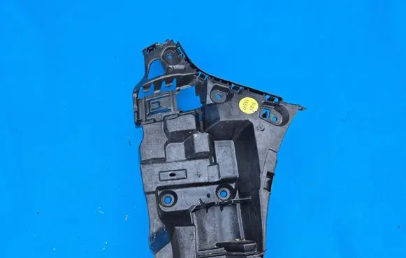 BMW 1 F40 Rear bumper mounting bracket 8072576