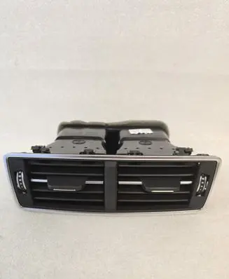 Audi Q7 4M Rear air vent grill 4M0819203