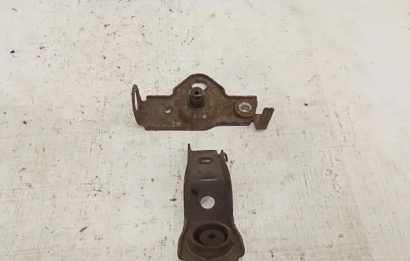 Toyota RAV 4 (XA30) Radiator mount bracket