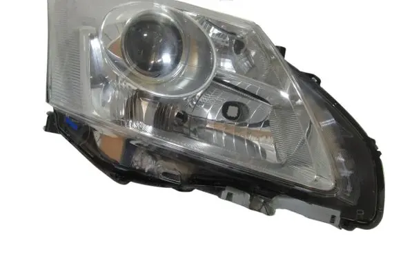 Toyota Avensis T270 Headlight/headlamp 81126-05310