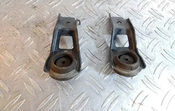 Toyota RAV 4 (XA40) Radiator mount bracket 