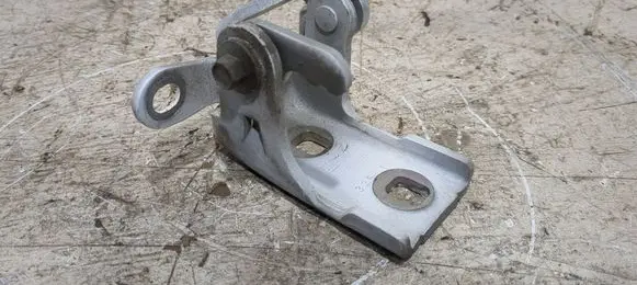 Opel Insignia A Rear door lower hinge ES03A046574