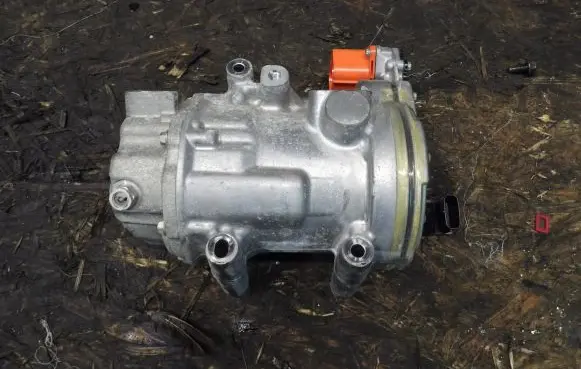 Nissan Leaf I (ZE0) Air conditioning (A/C) compressor (pump) 926005SA1A