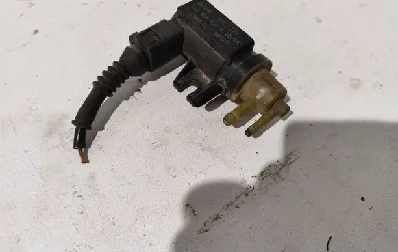 Volkswagen Golf Plus Vacuum valve 1K0906627A 08T031 70086800