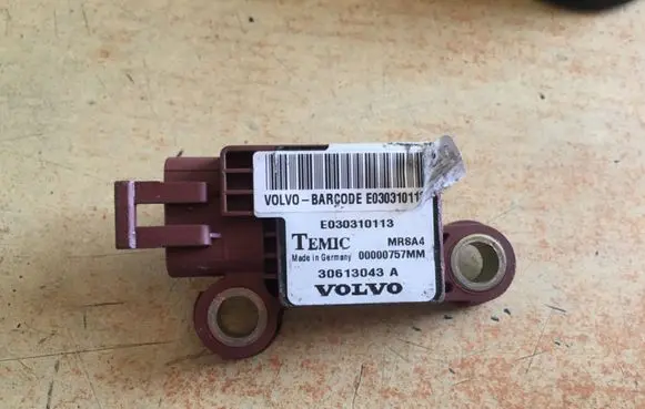 Volvo S40, V40 Airbag deployment crash/impact sensor E030310113 30613043A 00000757MM