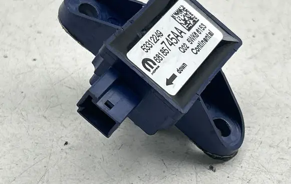 Chrysler Pacifica Airbag deployment crash/impact sensor 53312249 5WK66153 68185745AA
