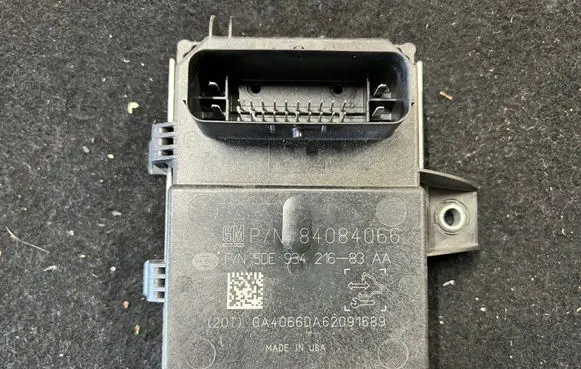 Chevrolet Camaro Fuel injection pump control unit/module 84084066