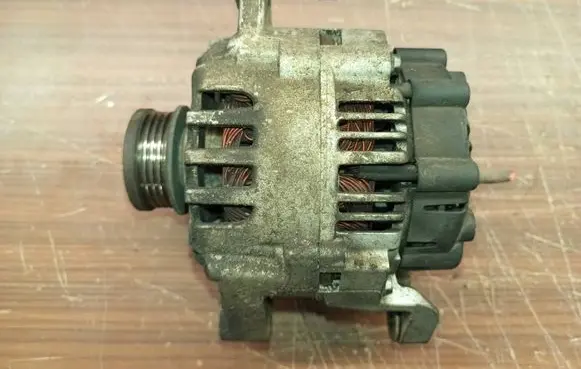 Renault Kangoo II Generator/alternator TG10B025 8200622004