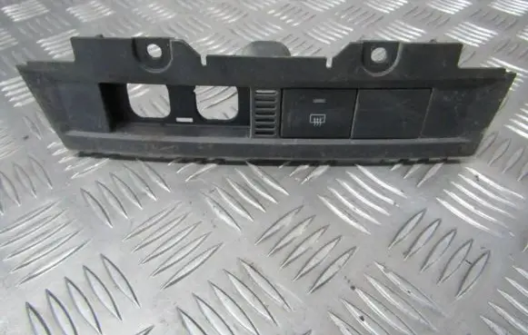 Ford Focus Windscreen/window heater switch 3m5718c621ac 4m51-13d734-db