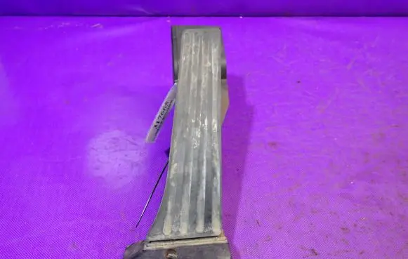 BMW 5 E60 E61 Accelerator throttle pedal 6772646