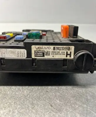 Volvo S70 V70 V70 XC Fuse box set 28080156