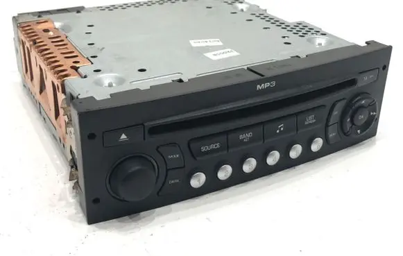 Radio/CD/DVD/GPS head unit