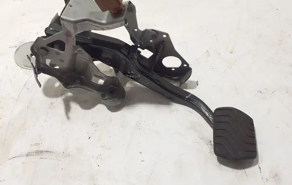 Nissan X-Trail T33 Brake pedal 465016RU0B