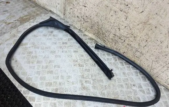 Audi Cabriolet B3 8G Front door rubber seal 895837837B