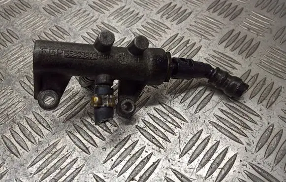 Opel Vectra C Fuel distributor 55203803