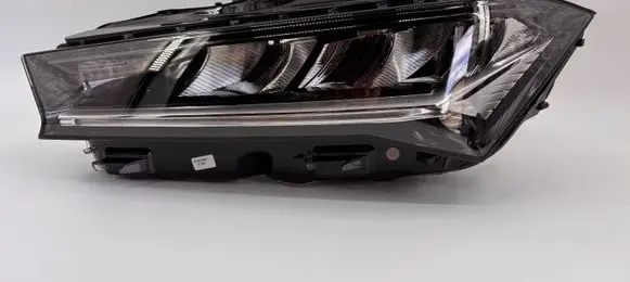 Skoda Superb B9 Headlight/headlamp 3P1941015