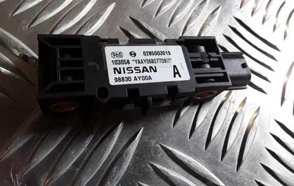 Nissan Micra Airbag deployment crash/impact sensor 0285003019 98830AY00A