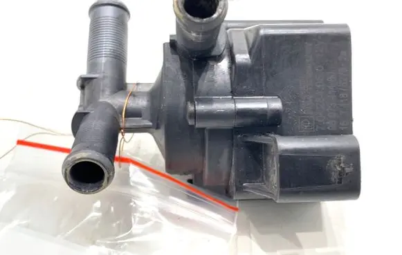Peugeot 2008 I Oil filter mounting bracket 9807341480