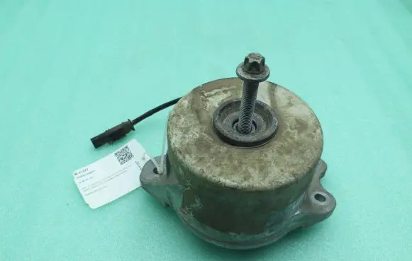 Engine mount bracket