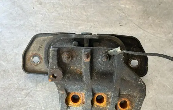 Dodge Journey Engine mount bracket 05085490AC