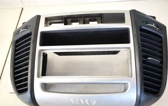 Hyundai Santa Fe Dash center air vent grill 974202b900 97420-2b900