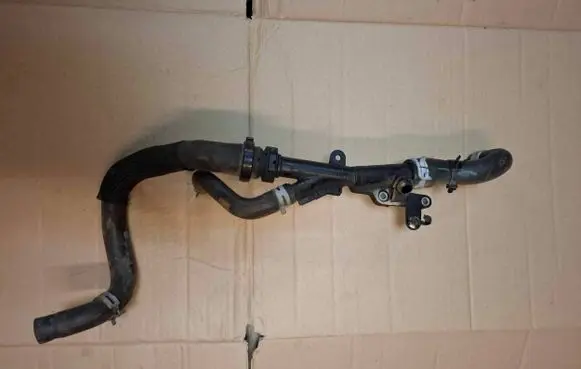 Nissan X-Trail T32 Engine coolant pipe/hose