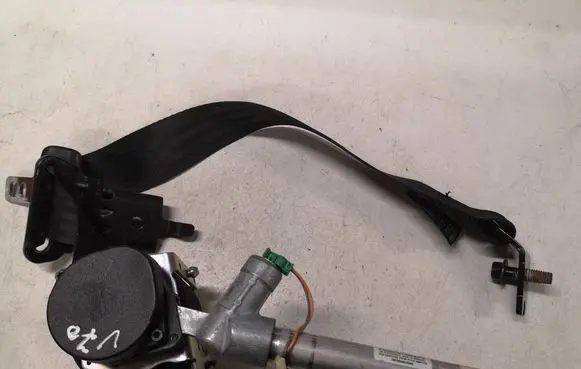Volvo V70 Rear seatbelt 39818808