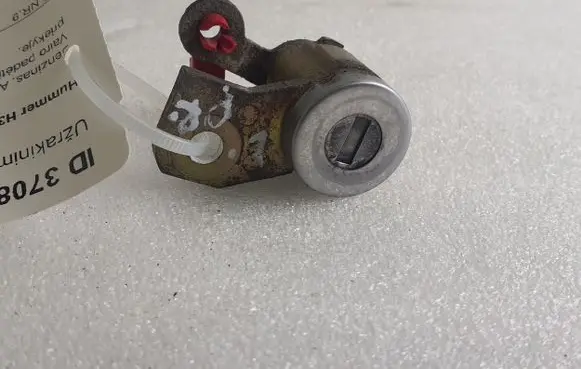Hummer H3 Front door lock (next to the handle) 2669A