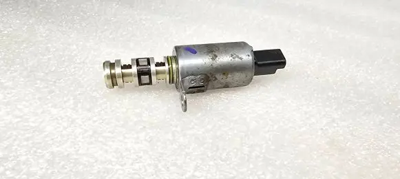 Mini One - Cooper Coupe R56 Camshaft vanos timing valve V7566652