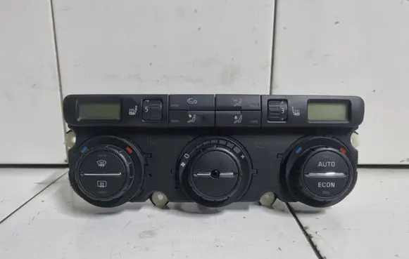 Skoda Octavia Mk2 (1Z) Climate control unit 74241060 24030651