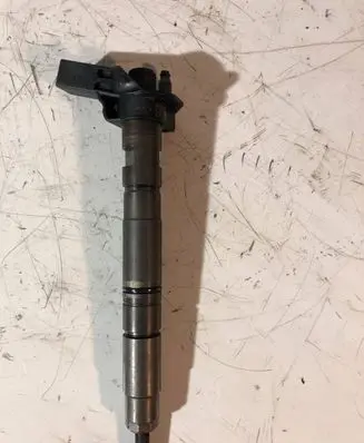 Audi A4 S4 B8 8K Fuel injector 0445116030 03L130277