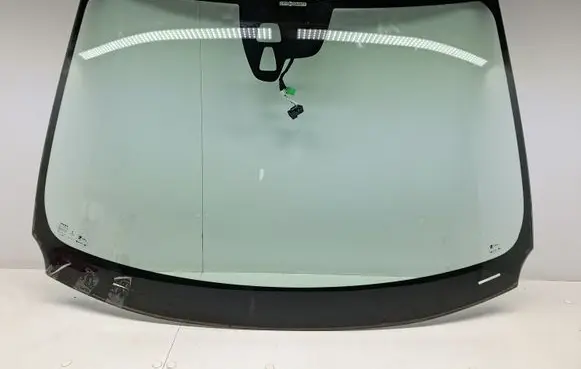 Volvo V40 Front windscreen/windshield window 