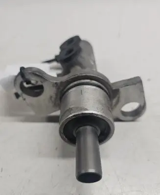 Volkswagen PASSAT B5 Master brake cylinder 111973