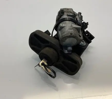 Mercedes-Benz E W212 Tailgate exterior lock A2047580014 2047580014