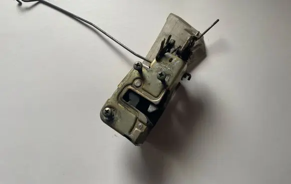 Volkswagen Transporter - Caravelle T4 Front door lock 701837015D