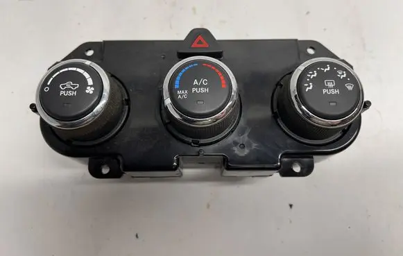 Dodge RAM 1500 DS Interior fan control switch 68268190AA P68268190AA
